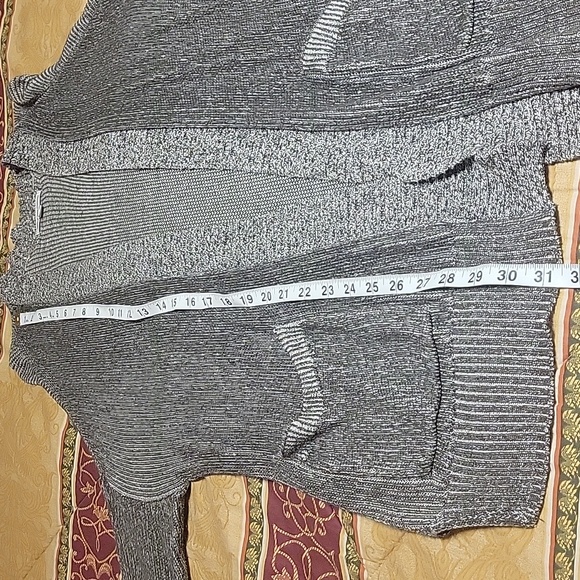 American eagle outfitters cardigan sweater. - Picture 10 of 10